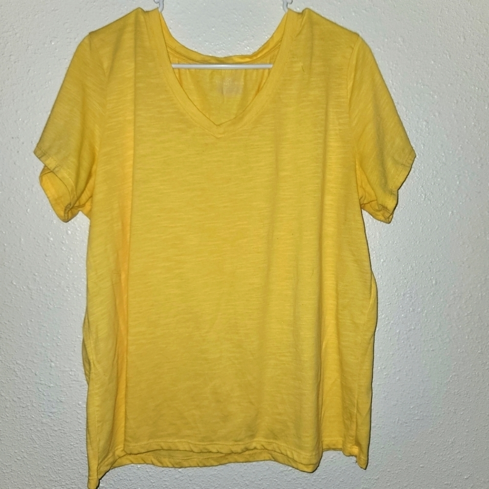 BobbieBrooks 1X Women's Tee Shirt Yellow Vee Neck